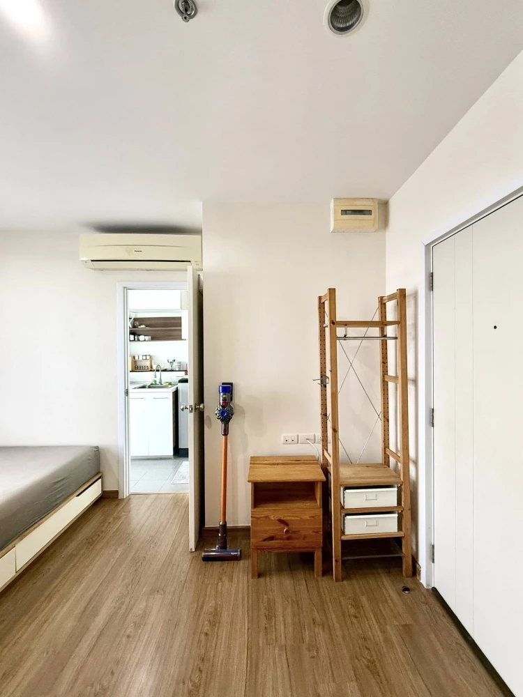 Selling studio rooms at The Tree Interchange. Interior decorated in a coordinated style. Great location, convenient transportation. Book now!
