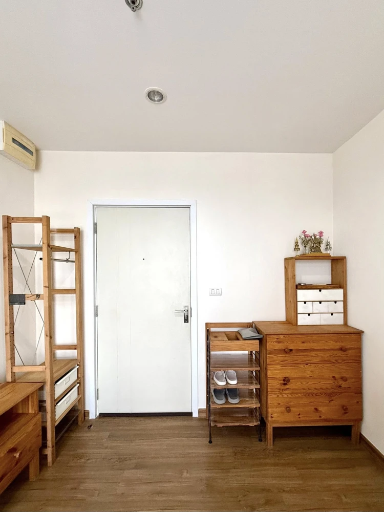 Selling studio rooms at The Tree Interchange. Interior decorated in a coordinated style. Great location, convenient transportation. Book now!