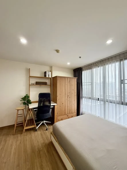 Selling studio rooms at The Tree Interchange. Interior decorated in a coordinated style. Great location, convenient transportation. Book now!