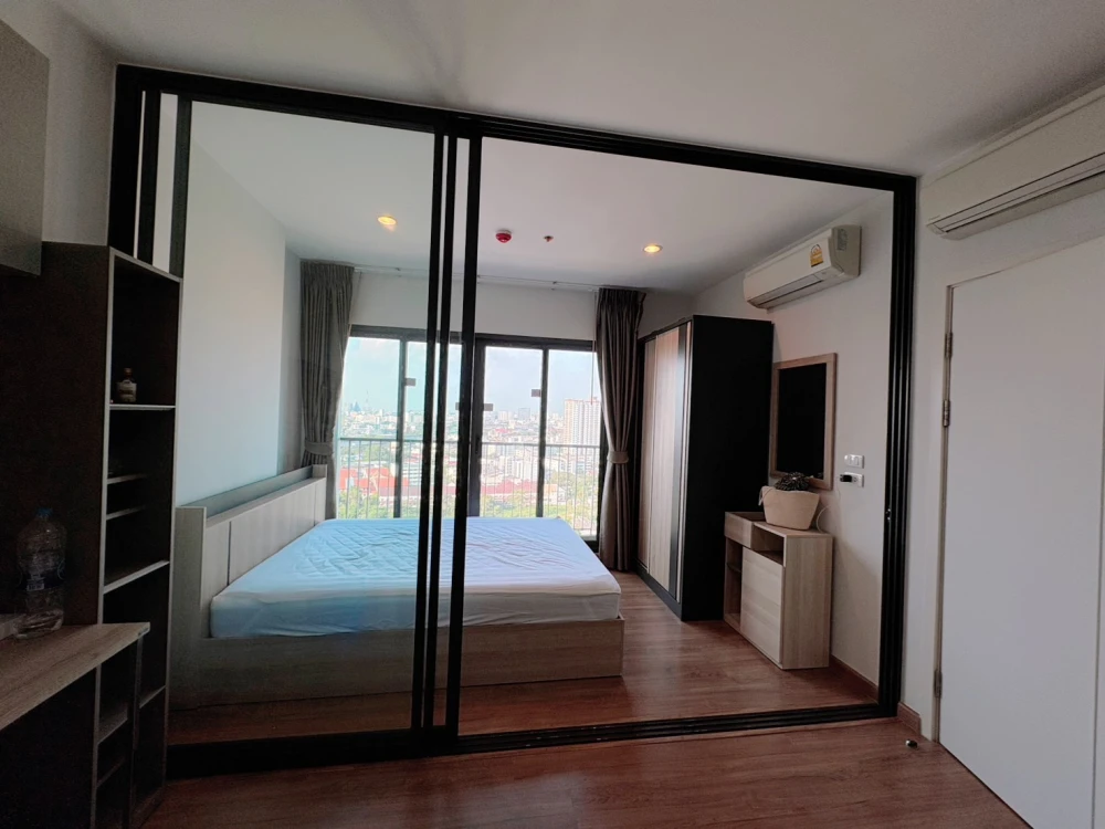 Selling a great-living unit at The Tree Rio Bang-Aor Station. Fully furnished and equipped with appliances. Don't miss out!
