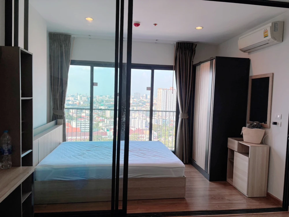 Selling a great-living unit at The Tree Rio Bang-Aor Station. Fully furnished and equipped with appliances. Don't miss out!