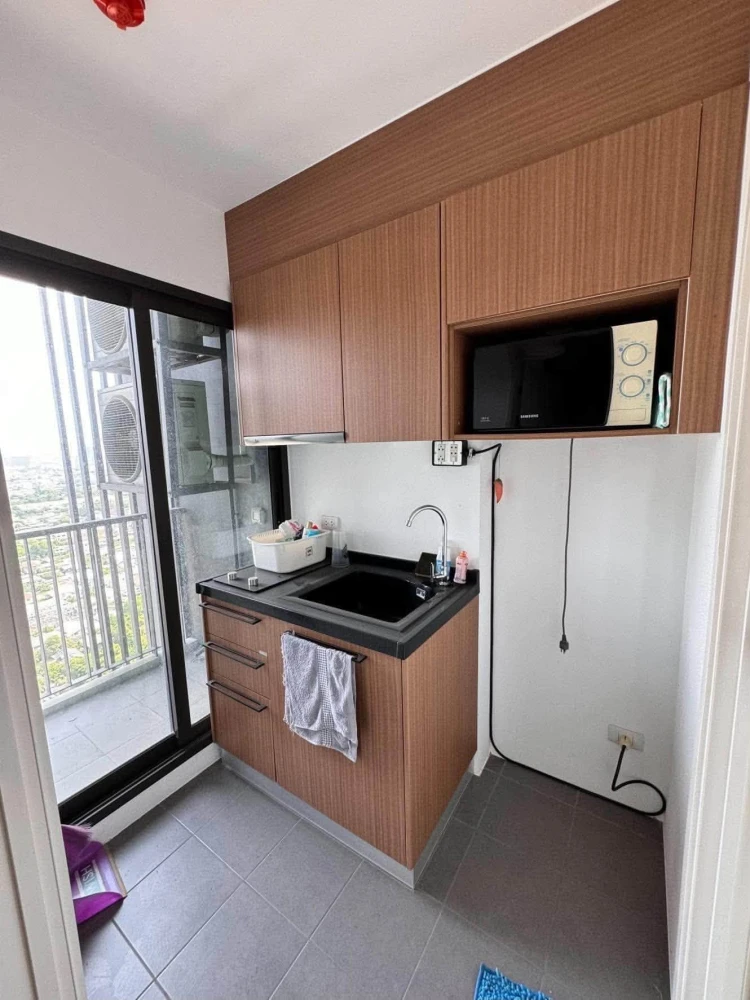 Selling 1-bedroom, 1-bathroom unit at The Tree RIO Bang-Aor Station. Prime location with Chao Phraya River view and convenient transportation.Book now