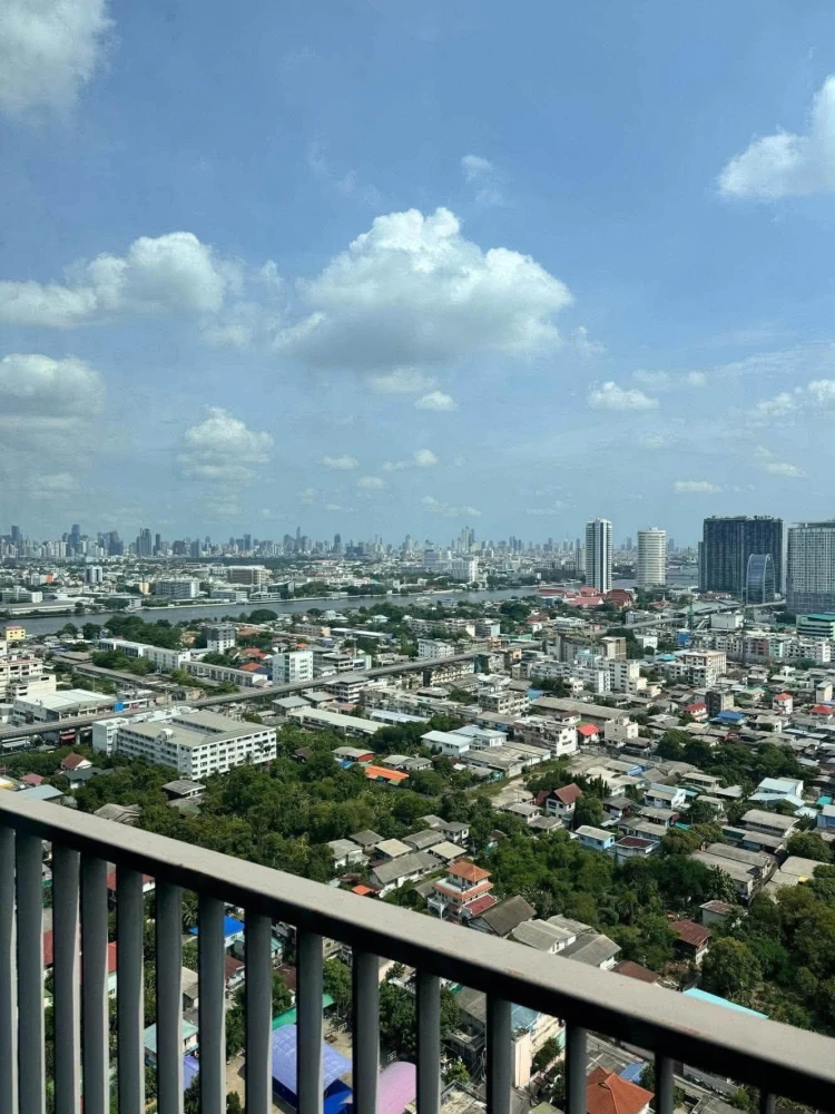 Selling 1-bedroom, 1-bathroom unit at The Tree RIO Bang-Aor Station. Prime location with Chao Phraya River view and convenient transportation.Book now