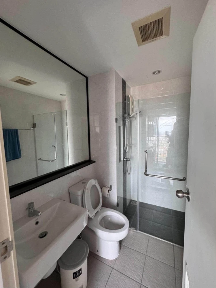 Selling 1-bedroom, 1-bathroom unit at The Tree RIO Bang-Aor Station. Prime location with Chao Phraya River view and convenient transportation.Book now