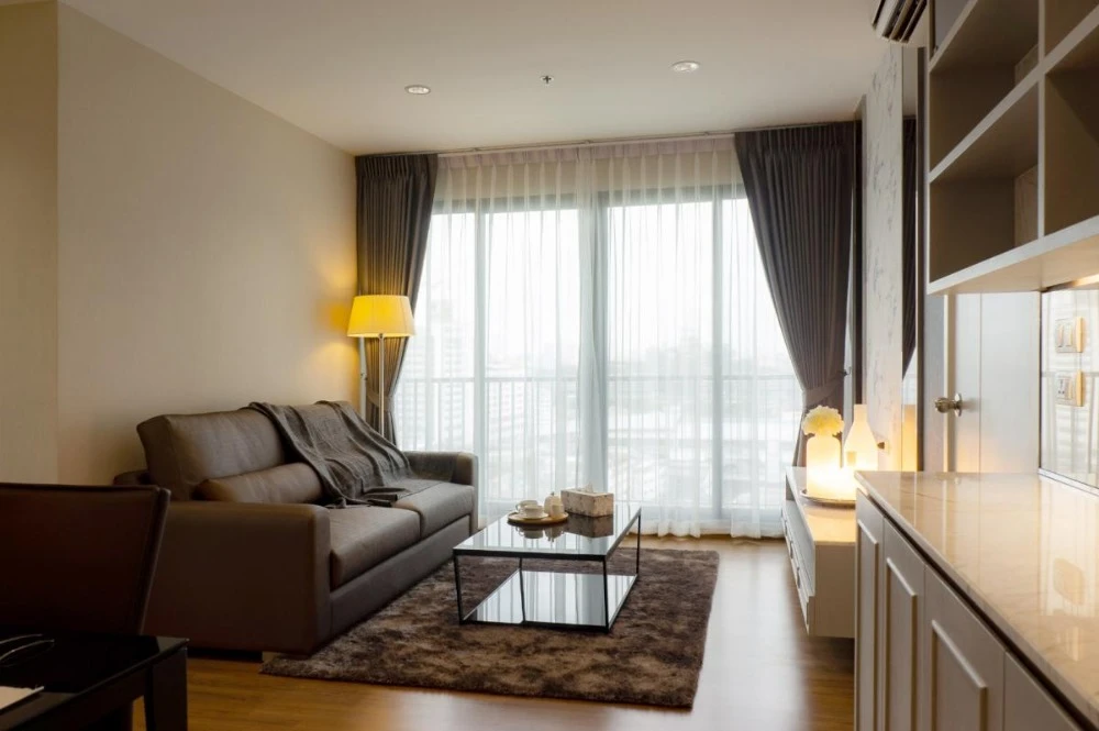 Selling The Tree RIO Bang-Aor Station, 14th floor, corner unit, fully furnished. Buy now! Urgent sale!