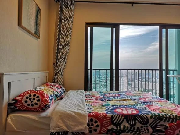 Selling The Tree RIO Bang-Aor Station, high floor unit, spacious and ready to move in. Book now before it's too late!!!