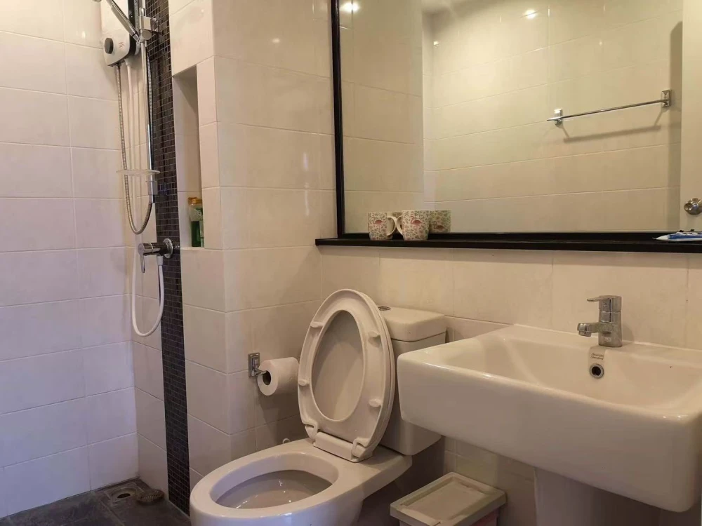 Selling The Tree RIO Bang-Aor Station, high floor unit, spacious and ready to move in. Book now before it's too late!!!