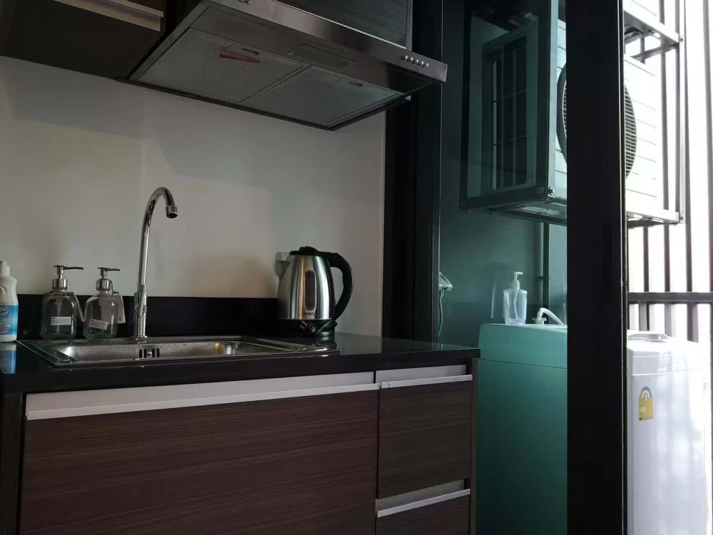 Selling The Tree RIO Bang-Aor Station, high floor unit, spacious and ready to move in. Book now before it's too late!!!