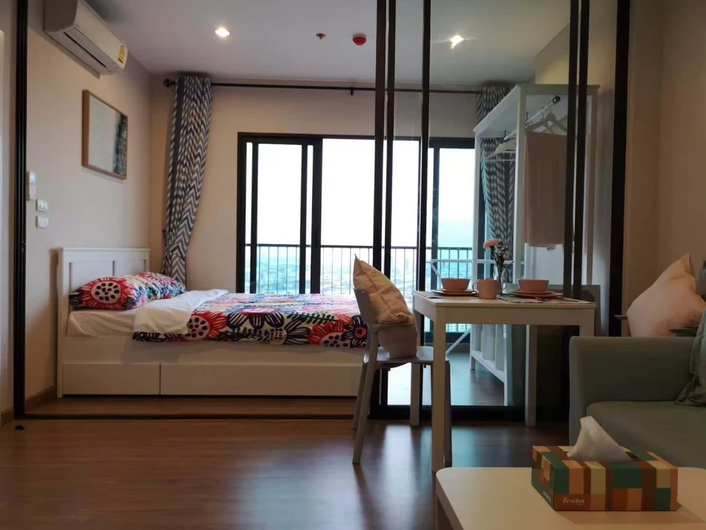 Selling The Tree RIO Bang-Aor Station, high floor unit, spacious and ready to move in. Book now before it's too late!!!
