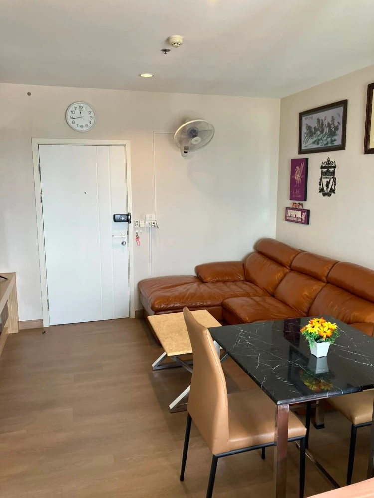 Selling a lovely unit at The Tree RIO Bang-Aor Station. It features high-quality built-in furniture and stunning Chao Phraya River views. Book now!