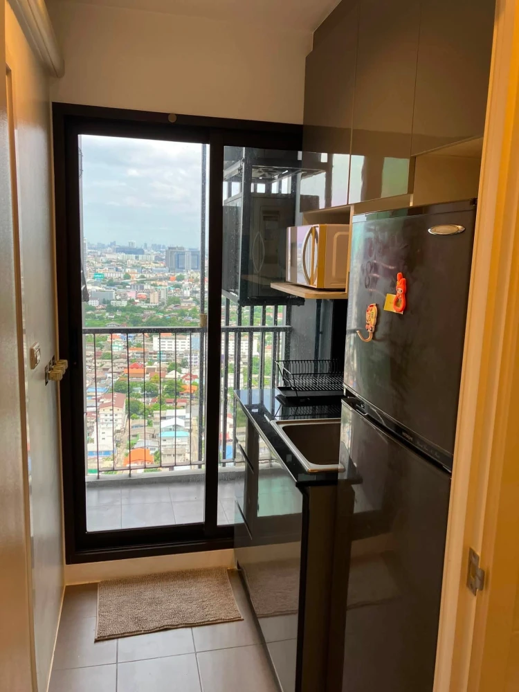 Selling a lovely unit at The Tree RIO Bang-Aor Station. It features high-quality built-in furniture and stunning Chao Phraya River views. Book now!