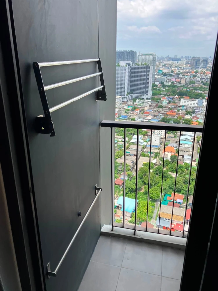 Selling a lovely unit at The Tree RIO Bang-Aor Station. It features high-quality built-in furniture and stunning Chao Phraya River views. Book now!