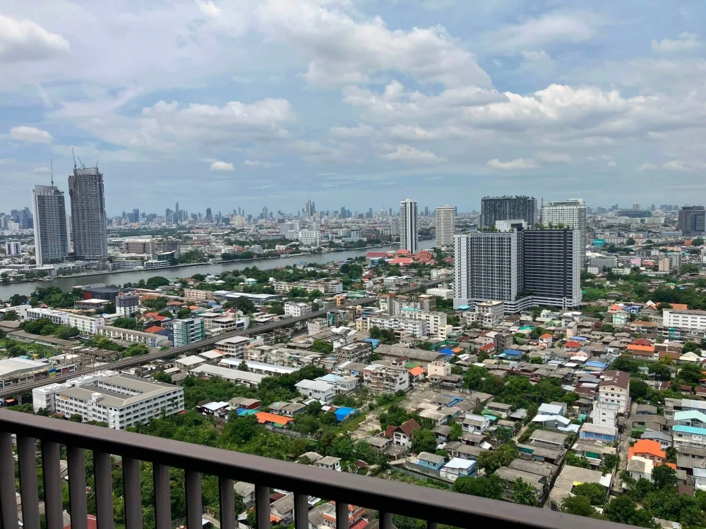Selling a lovely unit at The Tree RIO Bang-Aor Station. It features high-quality built-in furniture and stunning Chao Phraya River views. Book now!