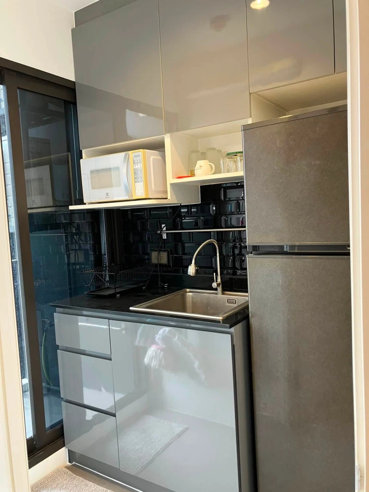 Selling a lovely unit at The Tree RIO Bang-Aor Station. It features high-quality built-in furniture and stunning Chao Phraya River views. Book now!