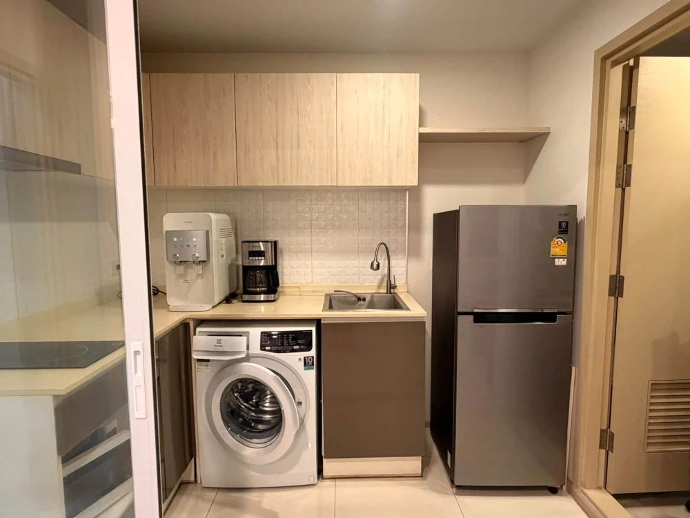 For Sale: The Tree Sukhumvit 64. Spacious "1-Bedroom Plus" unit featuring excellent built-in furniture. Book now!