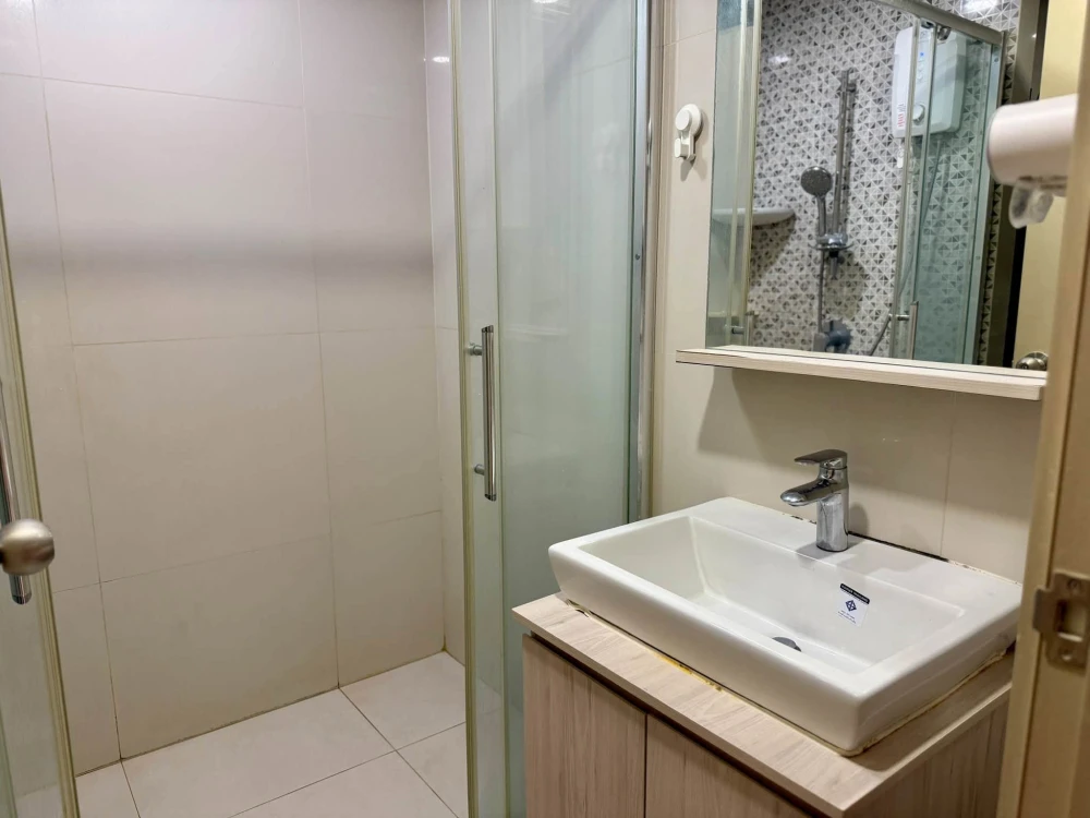 For Sale: The Tree Sukhumvit 64. Spacious "1-Bedroom Plus" unit featuring excellent built-in furniture. Book now!