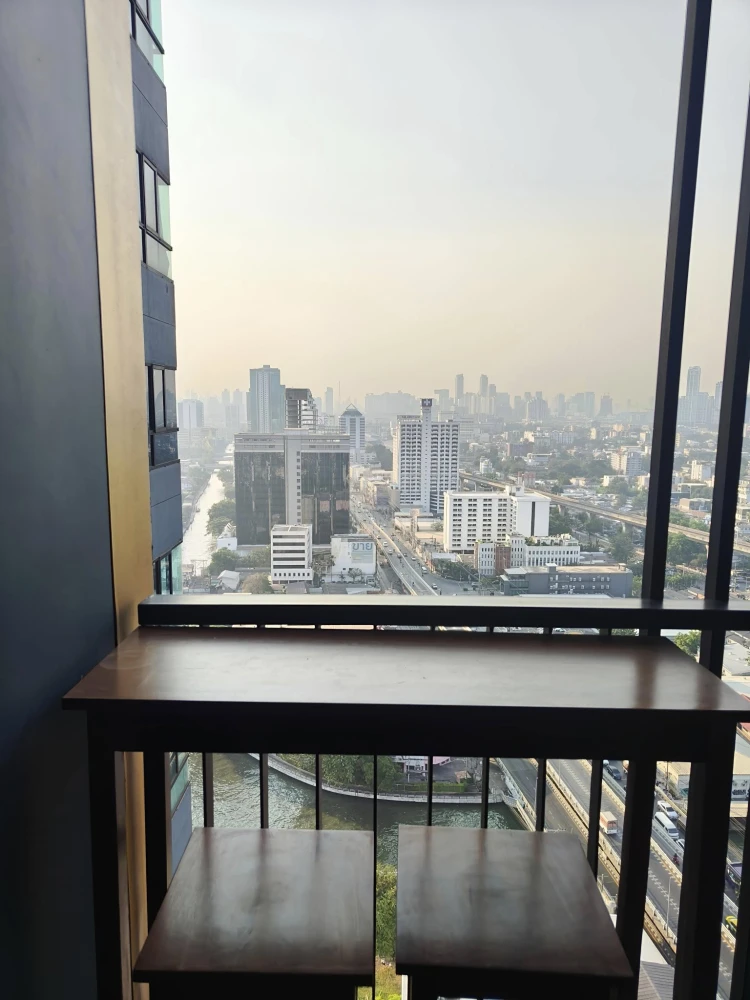 For sale: The Tree Sukhumvit 71-Ekamai, corner room, high floor, no walls attached to anyone, very private, very suitable for relaxation.