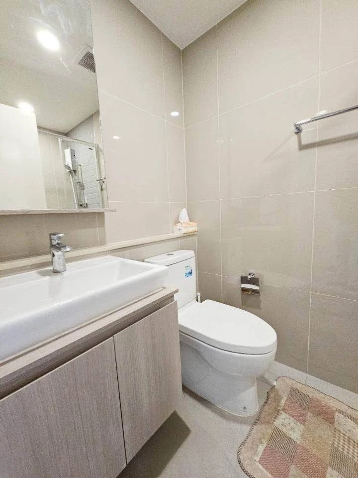Selling The Tree Charansanitwong 30, corner unit on the top floor. Stunning views, great ventilation – hardly need air conditioning during the day. Do