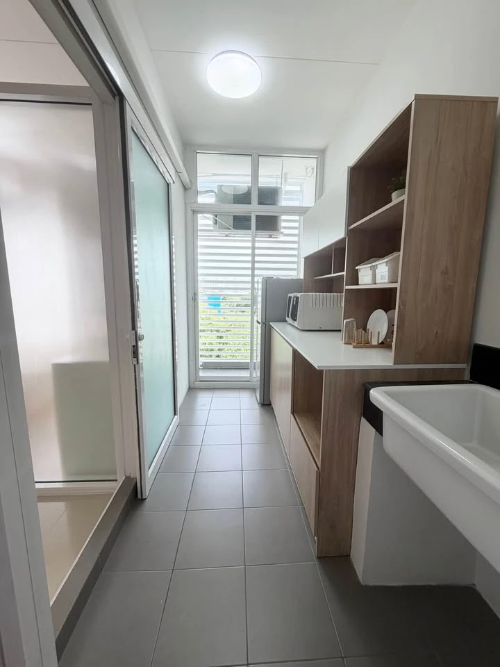 Selling The Tree Ladprao Wanghin, minimalist style unit with separate, enclosed kitchen area, ideal for those who enjoy cooking and want to prevent od