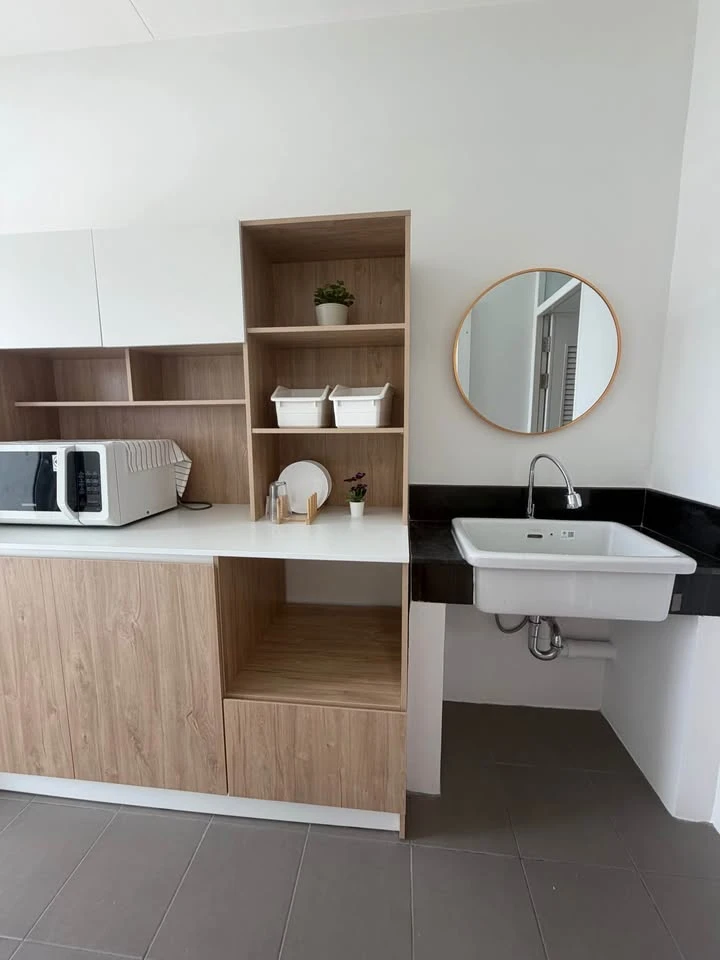 Selling The Tree Ladprao Wanghin, minimalist style unit with separate, enclosed kitchen area, ideal for those who enjoy cooking and want to prevent od
