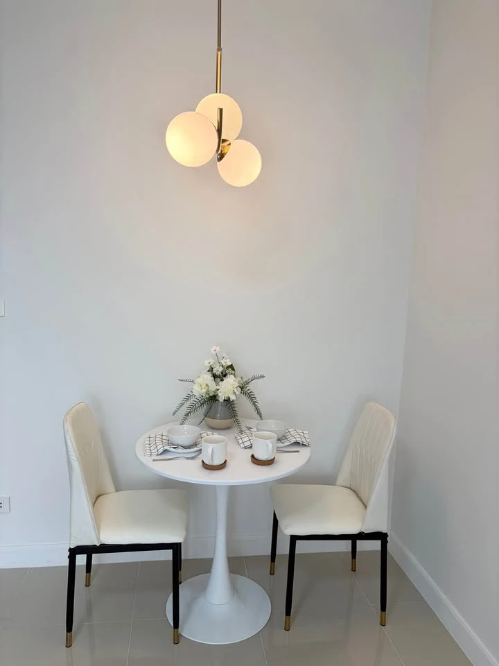 Selling The Tree Ladprao Wanghin, minimalist style unit with separate, enclosed kitchen area, ideal for those who enjoy cooking and want to prevent od