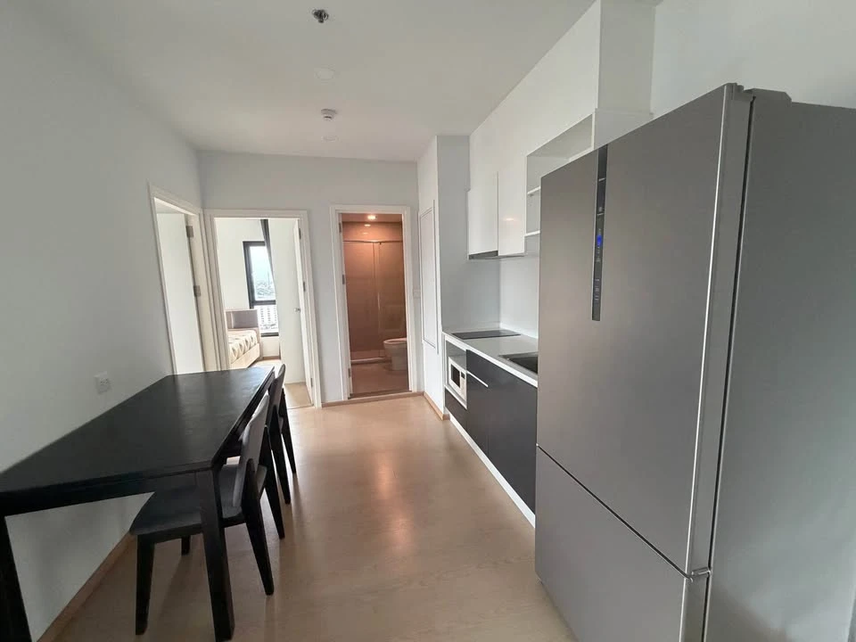 Selling a 1-bedroom + 1 multipurpose room unit at The Tree Sukhumvit 71-Ekkamai. High floor, corner unit. Book now!