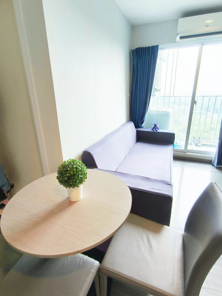 Selling The Trust @ BTS Erawan. Nice unit, fully furnished, high floor. Book now!