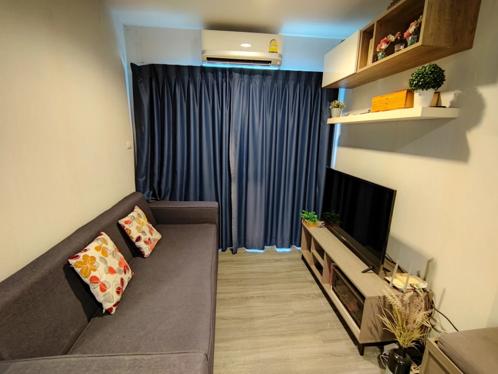 Selling The Trust @ BTS Erawan. Nice unit, fully furnished, high floor. Book now!