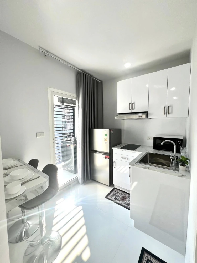 Selling The Trust Condo Central Pattaya, 7th floor, pool view, beautiful room, fully furnished, ready to move in. Book now!