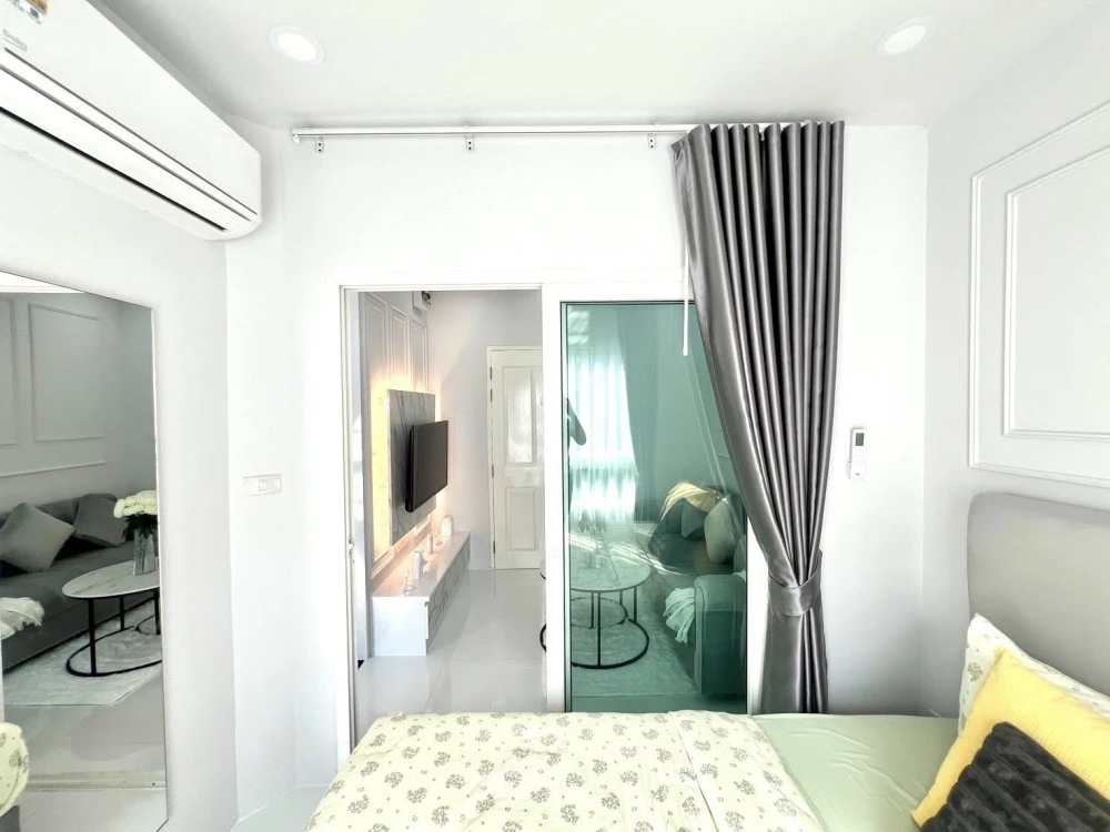 Selling The Trust Condo Central Pattaya, 7th floor, pool view, beautiful room, fully furnished, ready to move in. Book now!