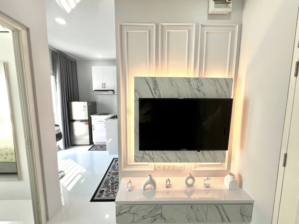 Selling The Trust Condo Central Pattaya, 7th floor, pool view, beautiful room, fully furnished, ready to move in. Book now!