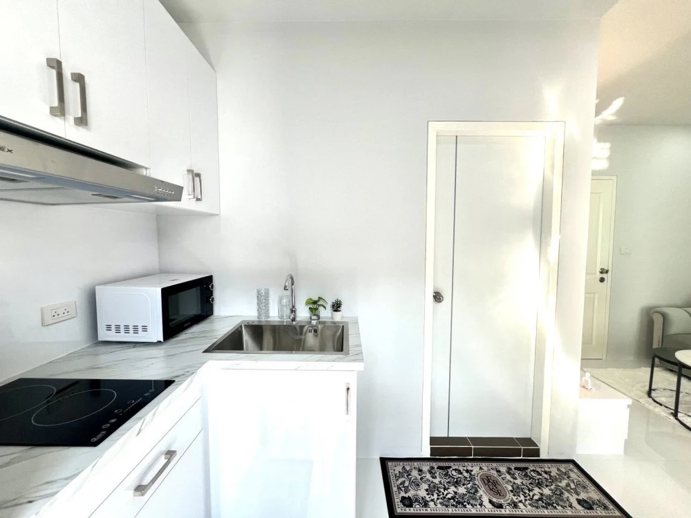 Selling The Trust Condo Central Pattaya, 7th floor, pool view, beautiful room, fully furnished, ready to move in. Book now!