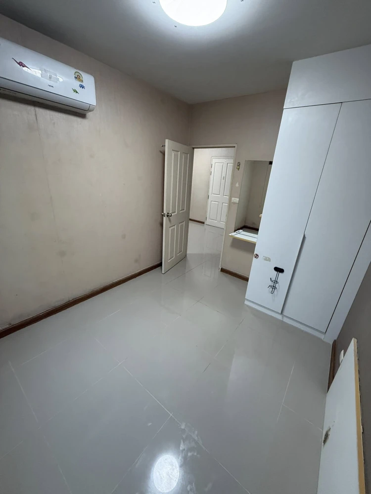 For sale: The Trust Condo Central Pattaya. Spacious room, nice to live in. Interested in owning one? Hurry and reserve now!