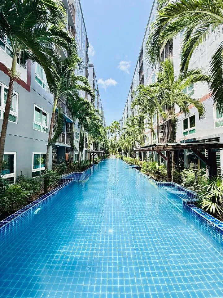 Selling The Trust Condo Central Pattaya. A lovely unit, fully furnished, on a low floor, spacious and comfortable. Book now!