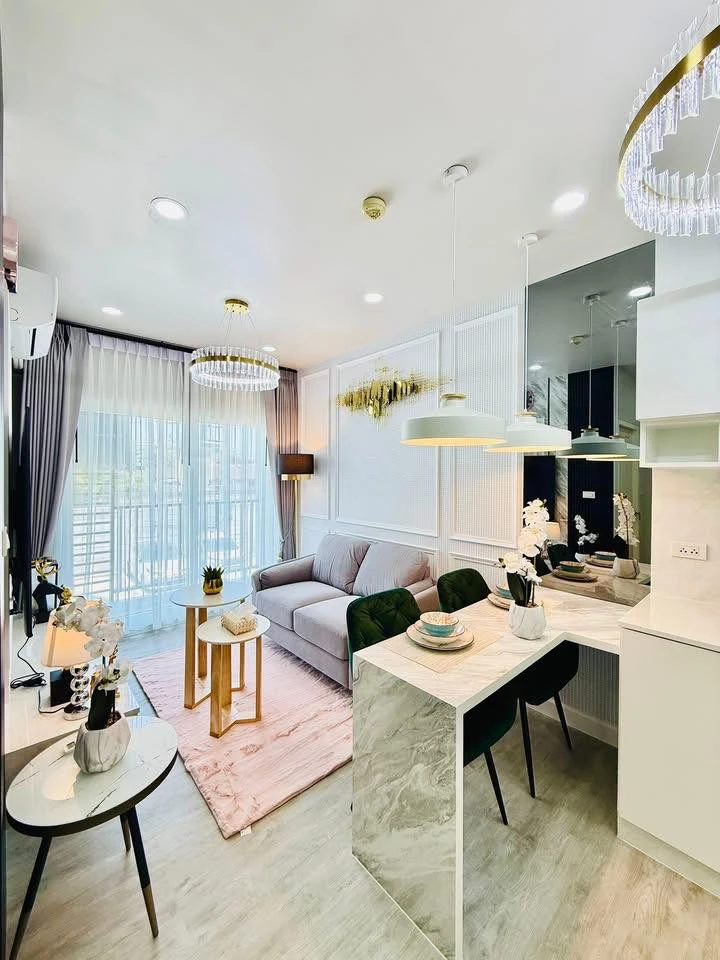 Selling The Trust Condo Central Pattaya. A lovely unit, fully furnished, on a low floor, spacious and comfortable. Book now!