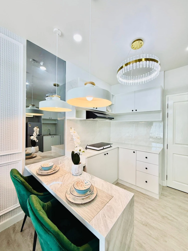 Selling The Trust Condo Central Pattaya. A lovely unit, fully furnished, on a low floor, spacious and comfortable. Book now!