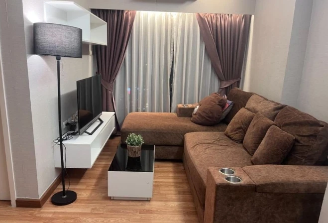 For sale: The Trust Condo Ngamwongwan, 15th floor, fully furnished, nice to live in, reserve now, hurry!