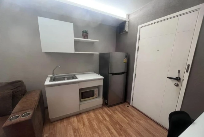 For sale: The Trust Condo Ngamwongwan, 15th floor, fully furnished, nice to live in, reserve now, hurry!