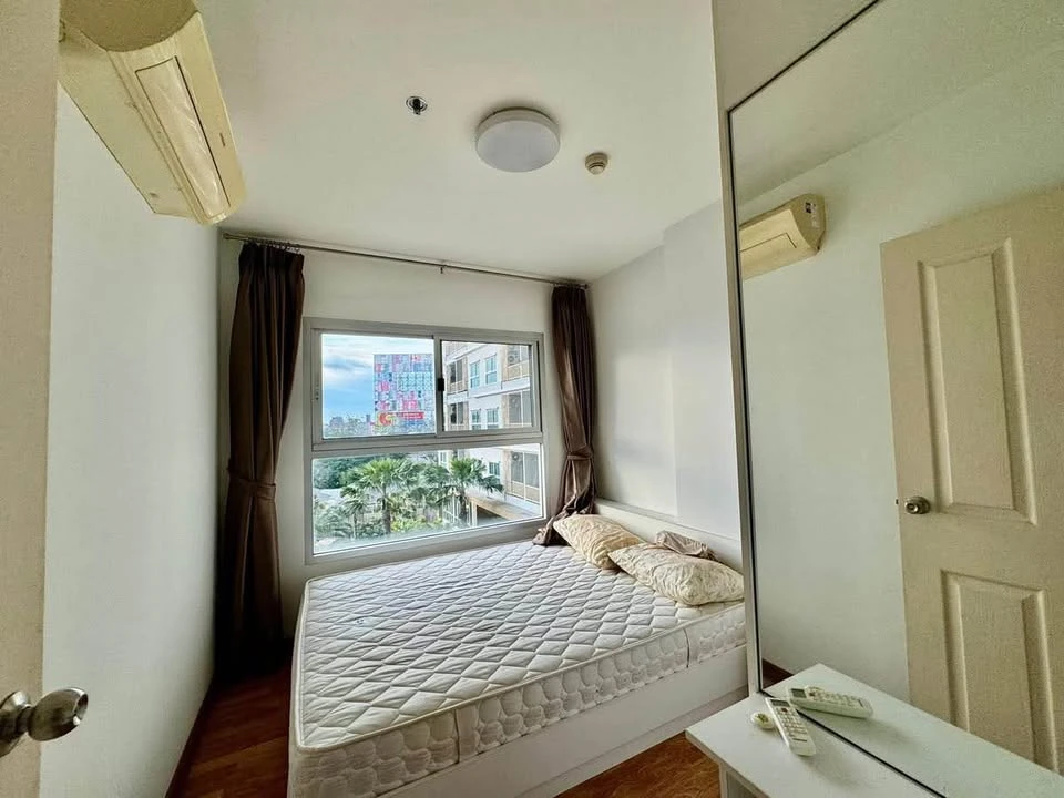 Selling ready-to-move-in condo at The Trust Condo South Pattaya. Fully furnished, spacious and comfortable. Book now!