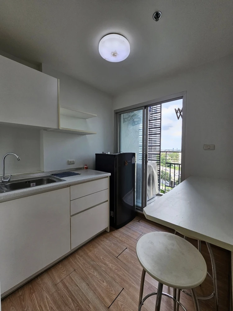 Selling The Trust Residence Pinklao, 1 bedroom, 1 bathroom. Great location, complete facilities, fully furnished. Book now!