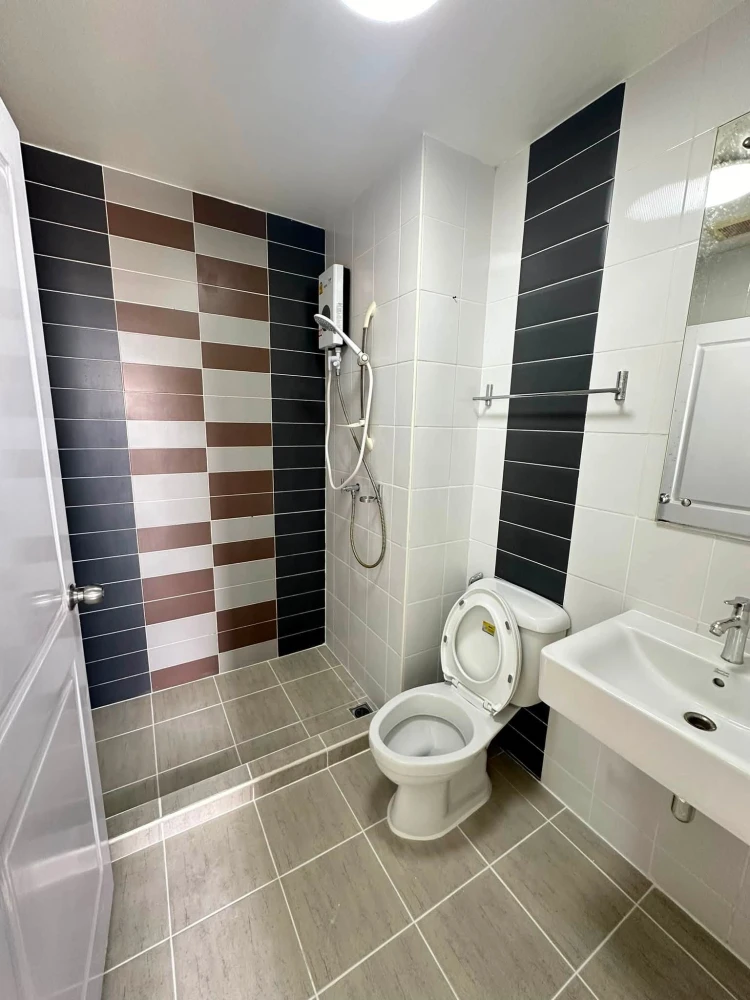 Selling The Trust Residence Pinklao, 15th floor, partitioned unit, fully furnished, ready to move in. Book now!