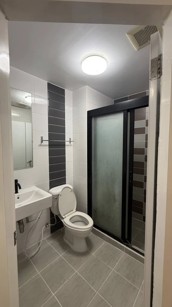 Selling a lovely unit at The Trust Residence Pinklao, 21st floor. Fully furnished with beautiful garden views. Book now!