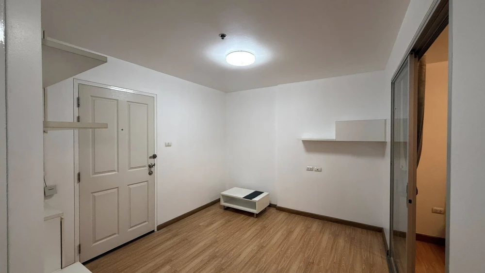 Selling a lovely unit at The Trust Residence Pinklao, 21st floor. Fully furnished with beautiful garden views. Book now!