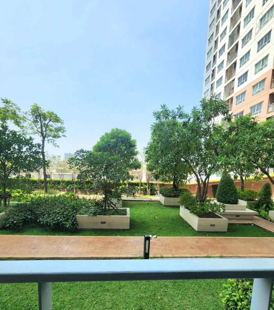 For sale: The Trust Residence Pinklao, a lovely room with furniture. Reserve now!!