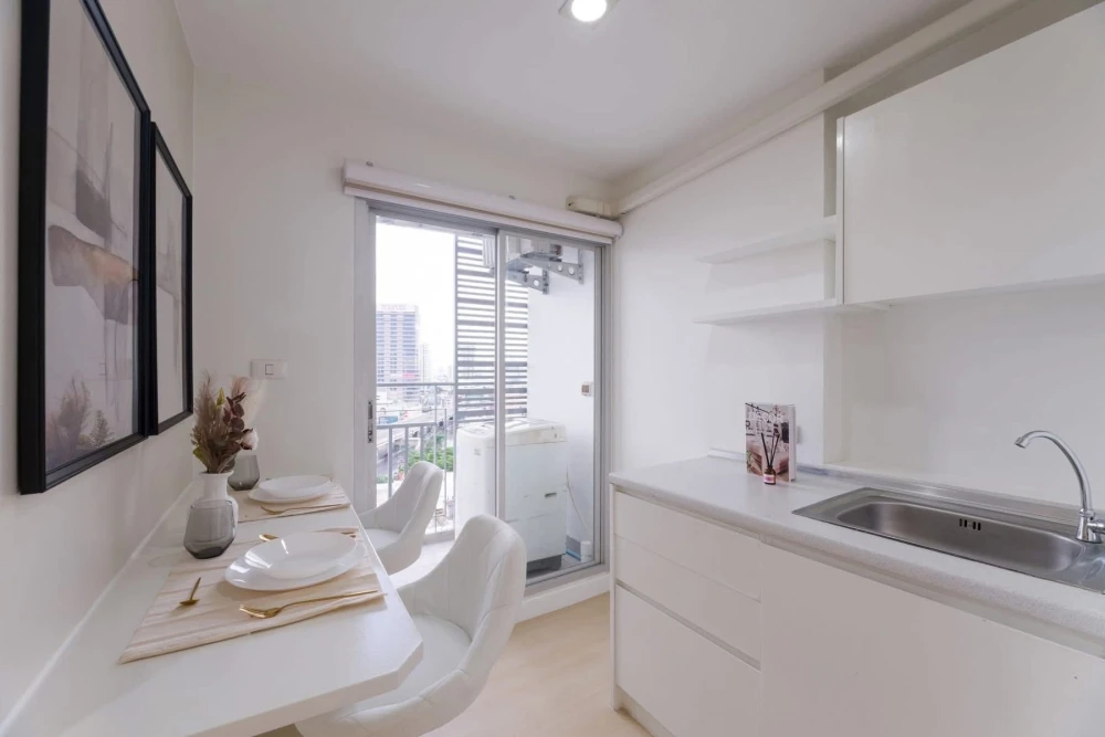 For sale: The Trust Residence Pinklao. Lovely room, fully furnished. Just bring your suitcase and move in. Hurry and reserve now, don't miss out!
