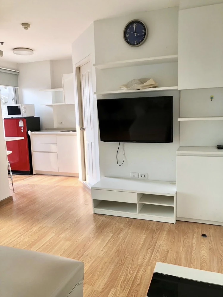 Selling The Trust Residence Pinklao. Nice unit in a great location, fully furnished. Book now!