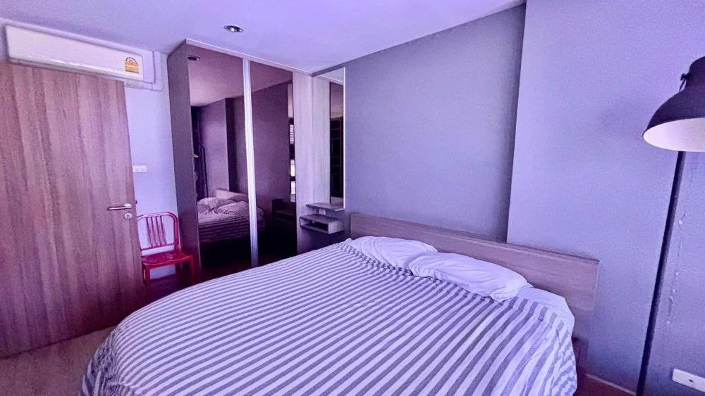 Selling 10 comfortable rooms at The Unique. Great location, beautiful unblocked views, fully furnished. Don't miss this great deal!