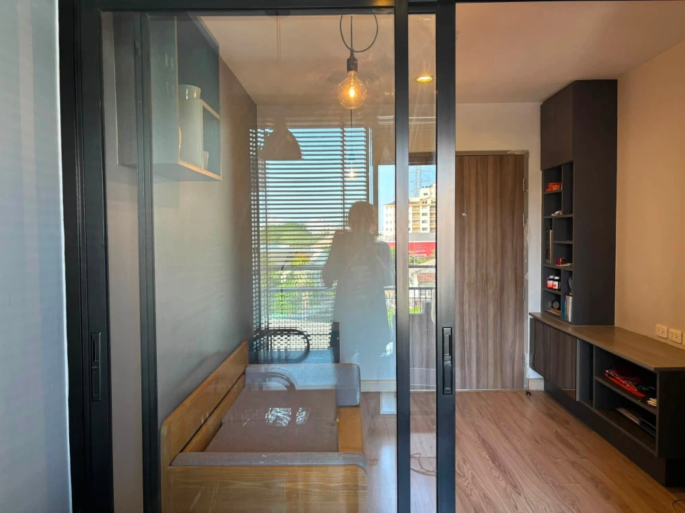 Selling 10 comfortable rooms at The Unique. Great location, beautiful unblocked views, fully furnished. Don't miss this great deal!