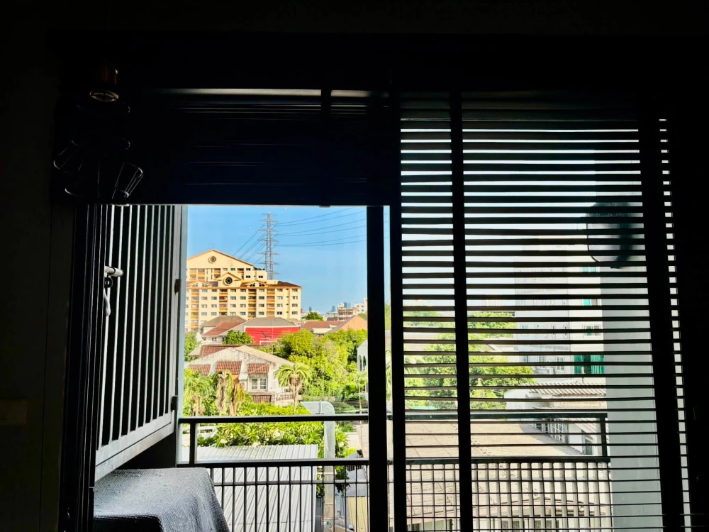 Selling 10 comfortable rooms at The Unique. Great location, beautiful unblocked views, fully furnished. Don't miss this great deal!