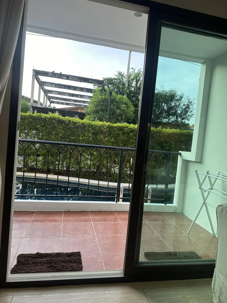 Selling a 1-bedroom, 1-bathroom unit at The Venetian Signature Condo Resort Pattaya. Prime location, fully furnished. Book now!